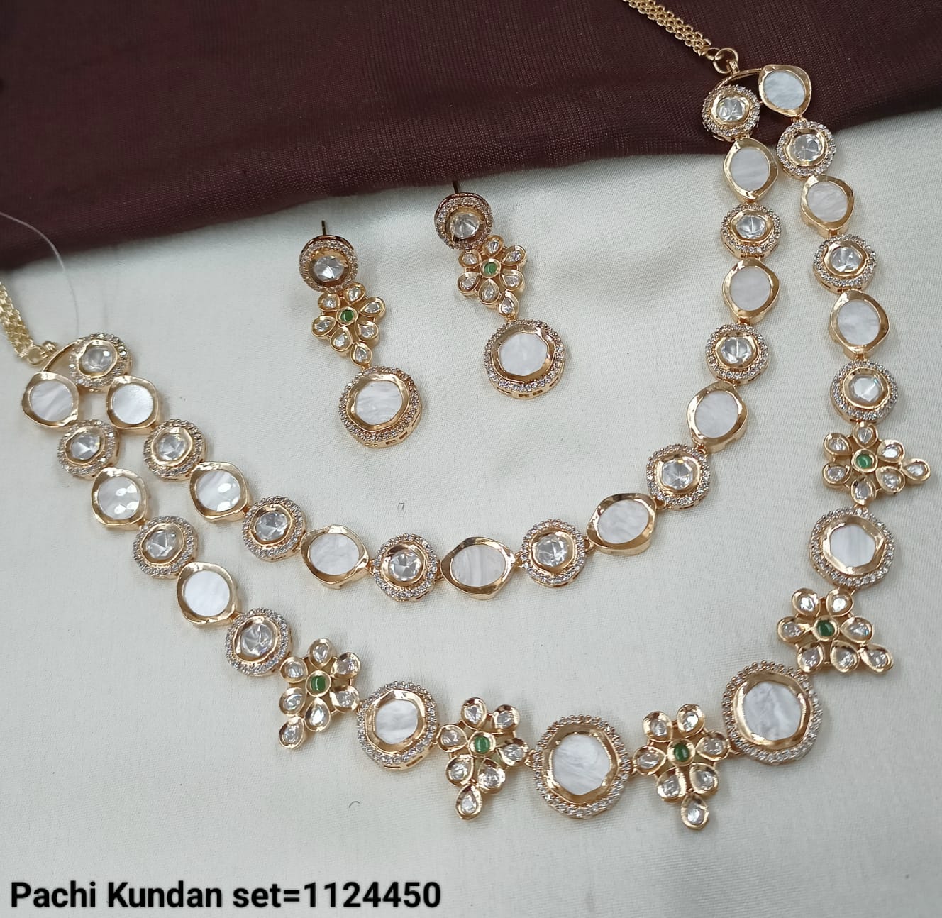 Pachi Kundan Floral Necklace Set – Elegant Ethnic Jewelry for Special Occasions